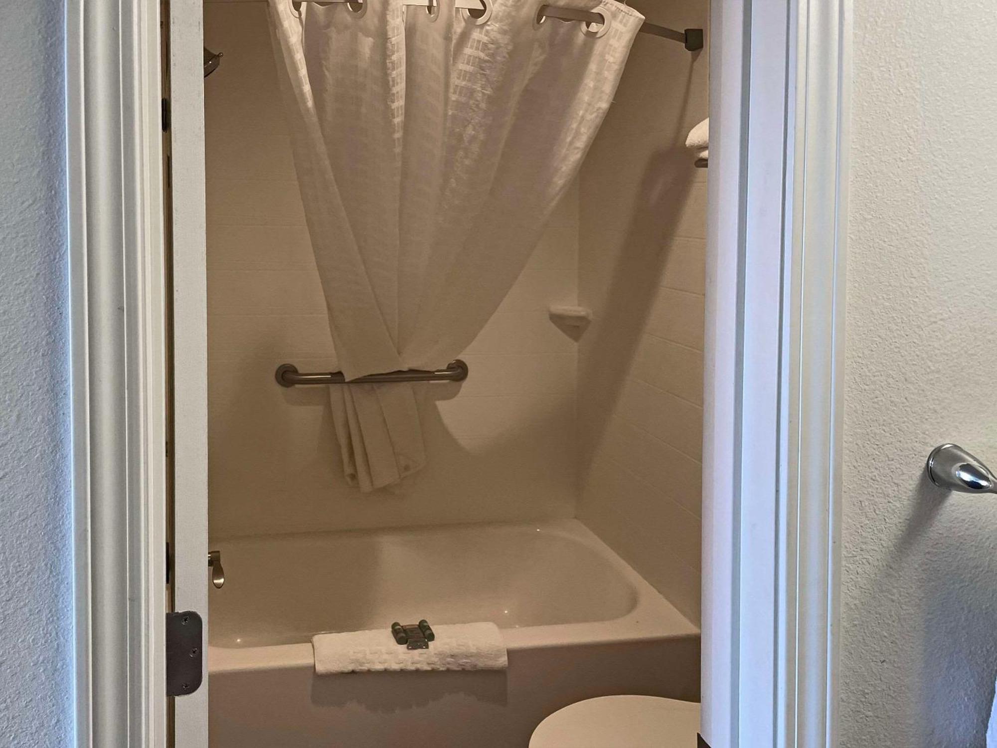 Quality Inn Clinton North Ngoại thất bức ảnh