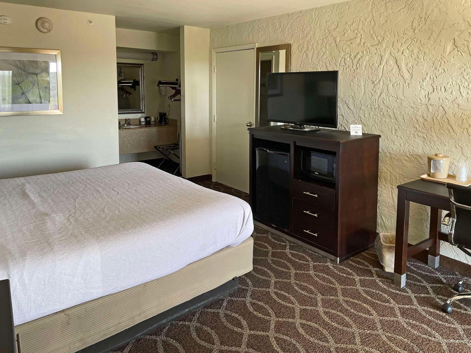 Quality Inn Clinton North Ngoại thất bức ảnh