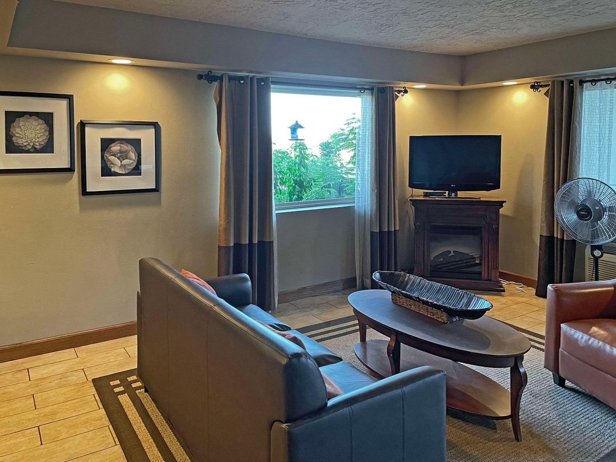 Quality Inn Clinton North Ngoại thất bức ảnh
