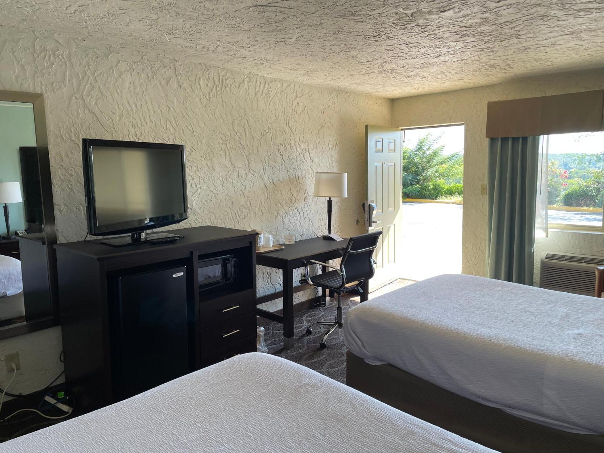 Quality Inn Clinton North Ngoại thất bức ảnh